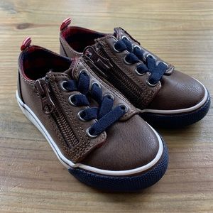 Cat & Jack Lull On Sneakers